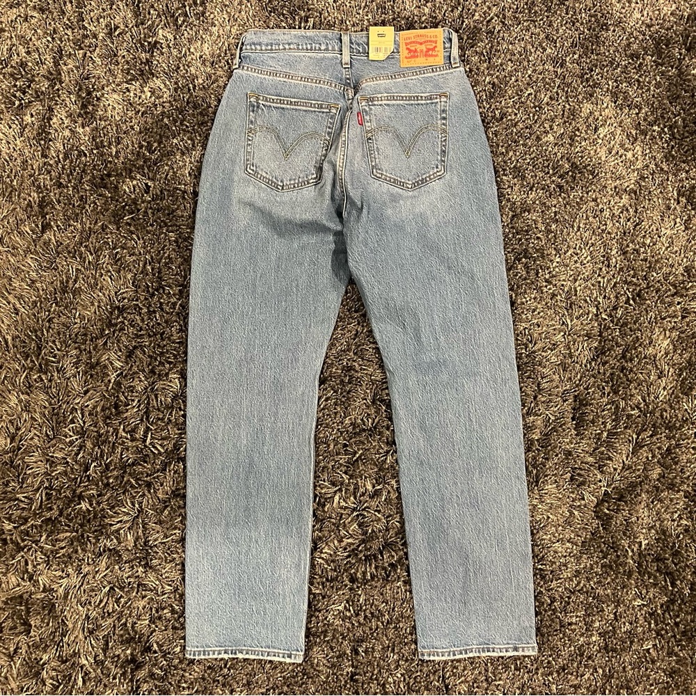Levi's High Rise Straight Jeans in Light Blue Wash - Picture 5 of 10